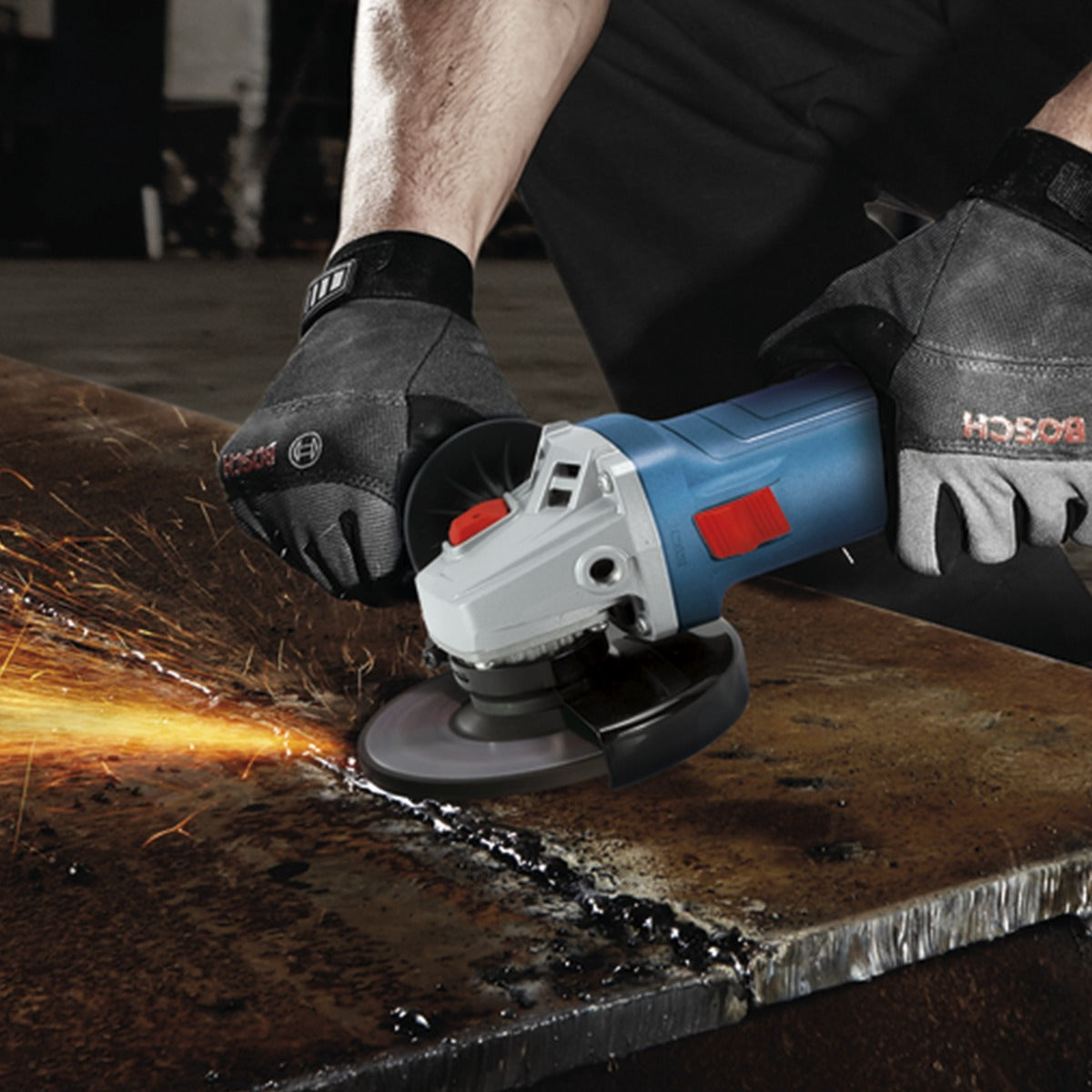 Miniesmeriladora 4 1/2" 710W 13A30 GWS 700 Bosch