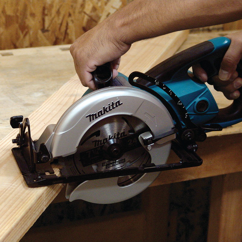 Sierra circular de transmisión 7-1/4 Pulg 1800W 5477NB Makita