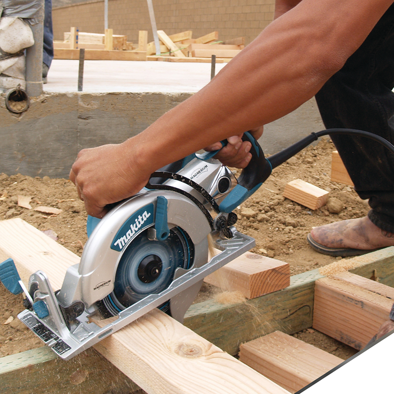 Sierra circular de transmisión 7-1/4 Pulg 1800W 5377MG Makita