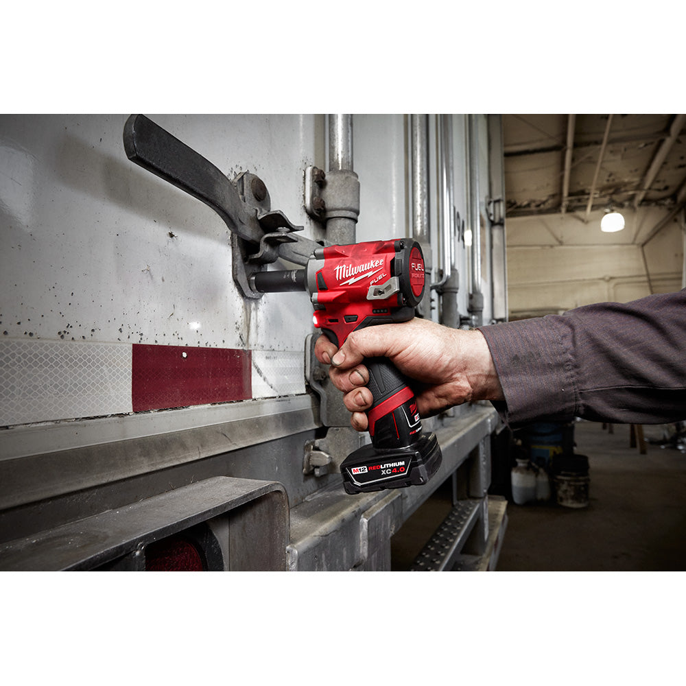 Llave de impacto M12 Fuel Stubby 1/2 Pulg 2555-22 Milwaukee