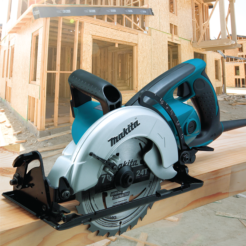 Sierra circular de transmisión 7-1/4 Pulg 1800W 5477NB Makita