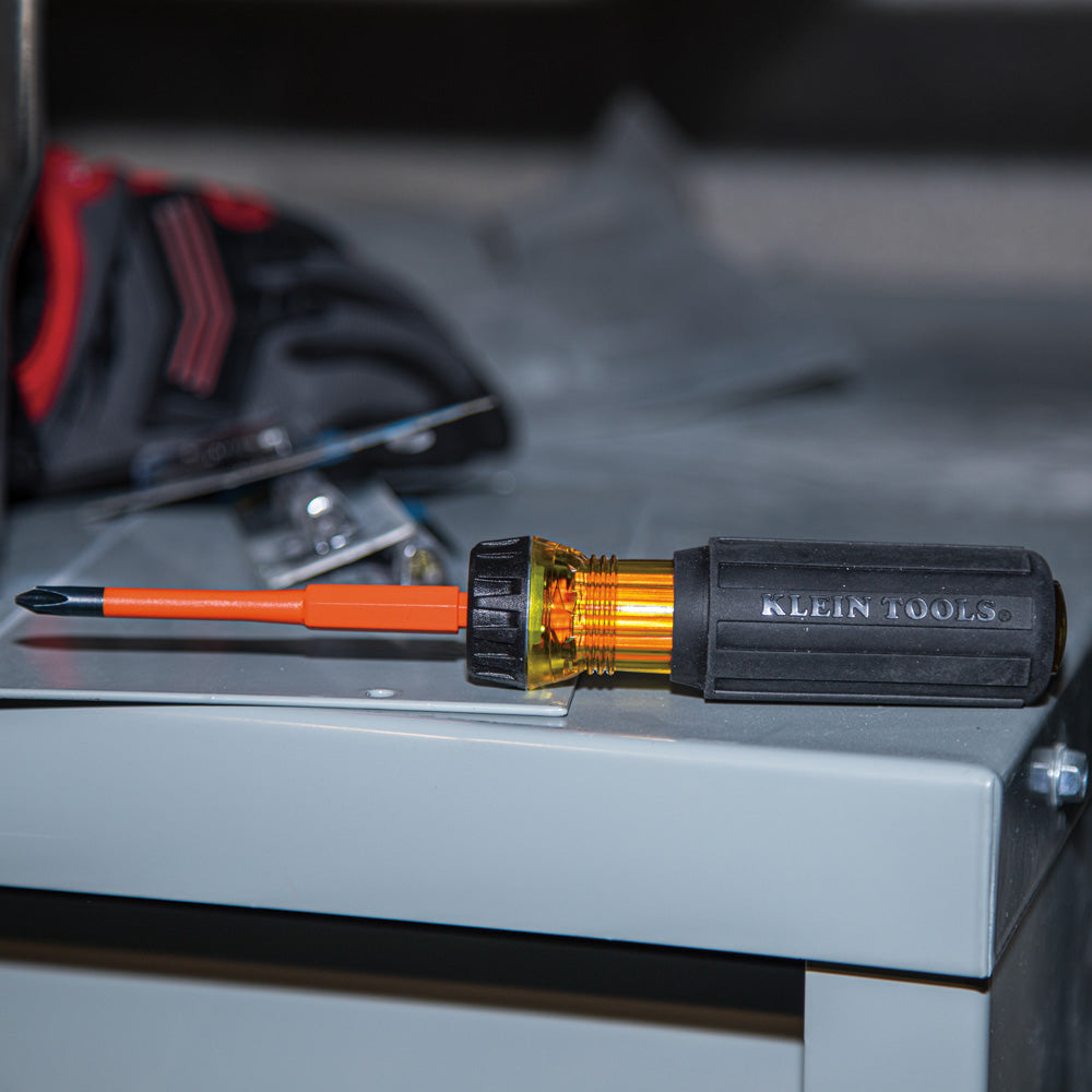 Desarmador 2 en 1 con aislamiento punta Phillips n.º 2 32293 Klein Tools