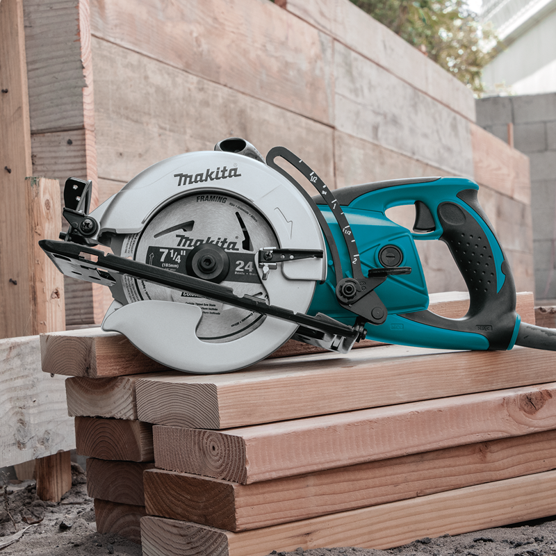 Sierra circular de transmisión 7-1/4 Pulg 1800W 5477NB Makita