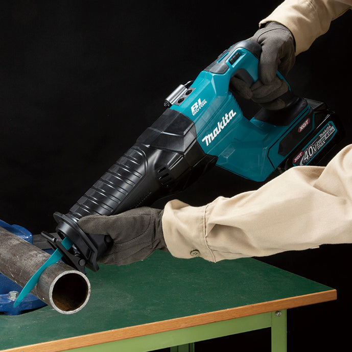 Sierra Sable Inalámbrica 40V MAX JR001GM201 Makita