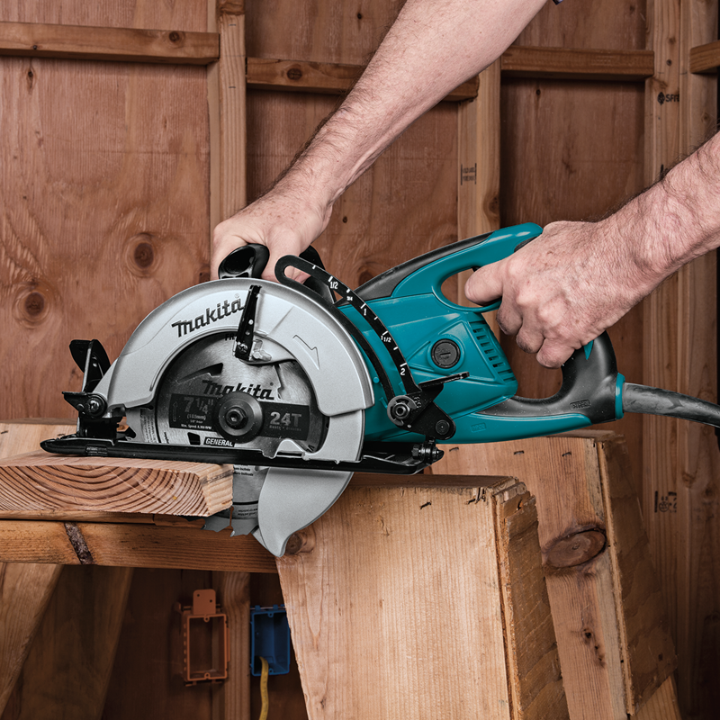 Sierra circular de transmisión 7-1/4 Pulg 1800W 5477NB Makita