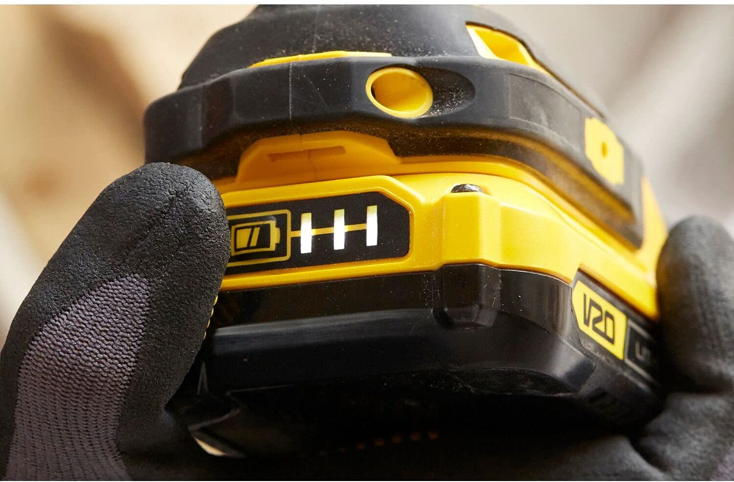 Llave de Impacto Inalámbrico Sin Carbones Brushless 20V SBI810D2K Stanley