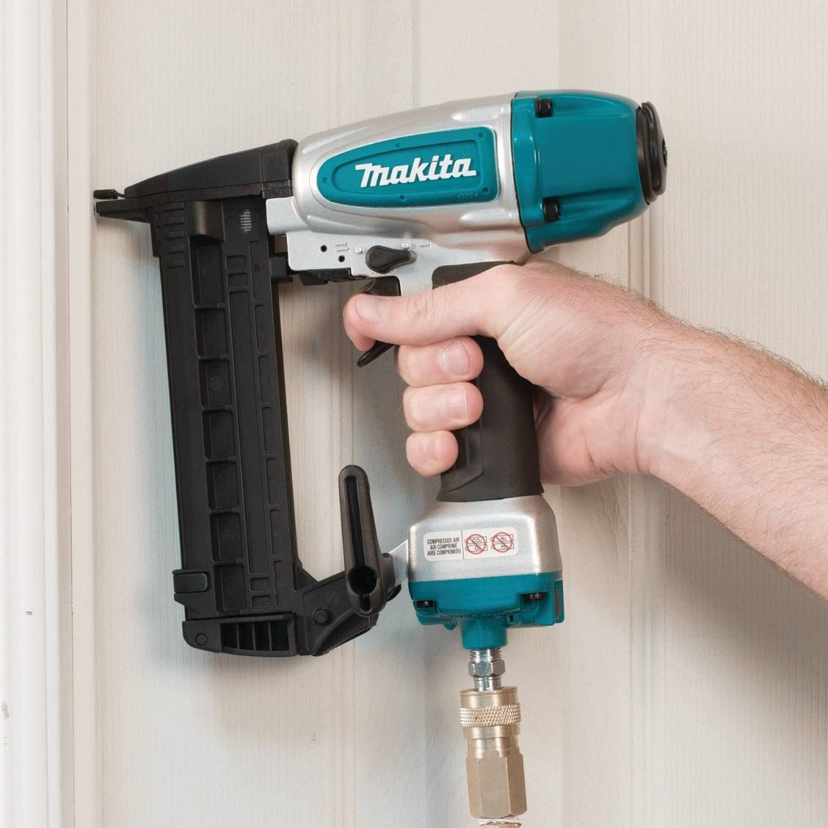 Engrapadora neumática AT638A Makita