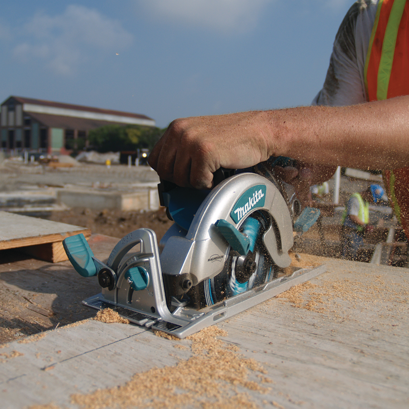Sierra circular de transmisión 7-1/4 Pulg 1800W 5377MG Makita