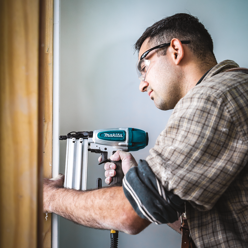 Clavadora neumática 5/8-2 Pulg AF506 Makita