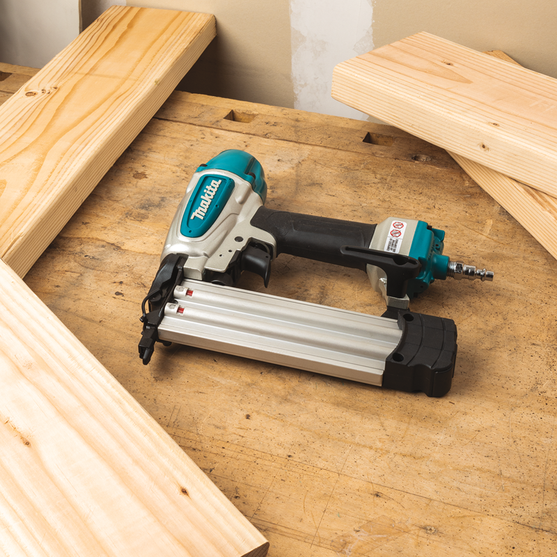 Clavadora neumática 5/8-2 Pulg AF506 Makita