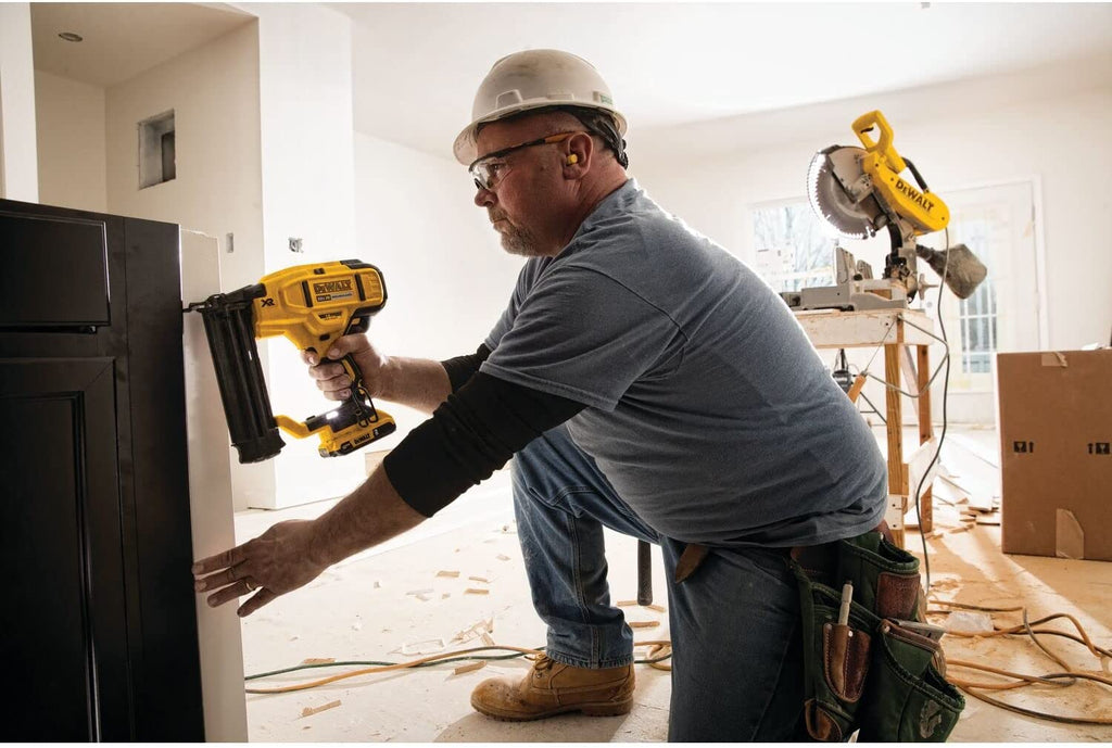 Clavadora Inalámbrica 20V Brushless DCN680D1 DeWalt