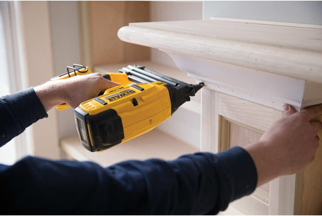 Clavadora Inalámbrica 20V Brushless DCN680D1 DeWalt
