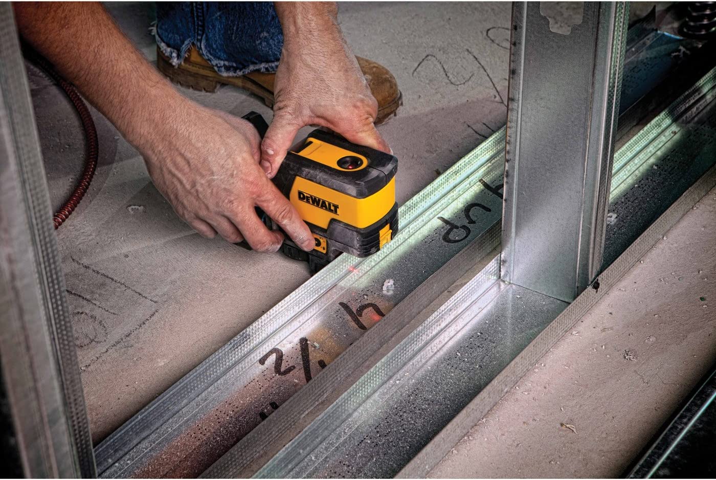 Láser auto-nivelante en cruz con 2 puntos Luz Roja DW0822 DeWalt