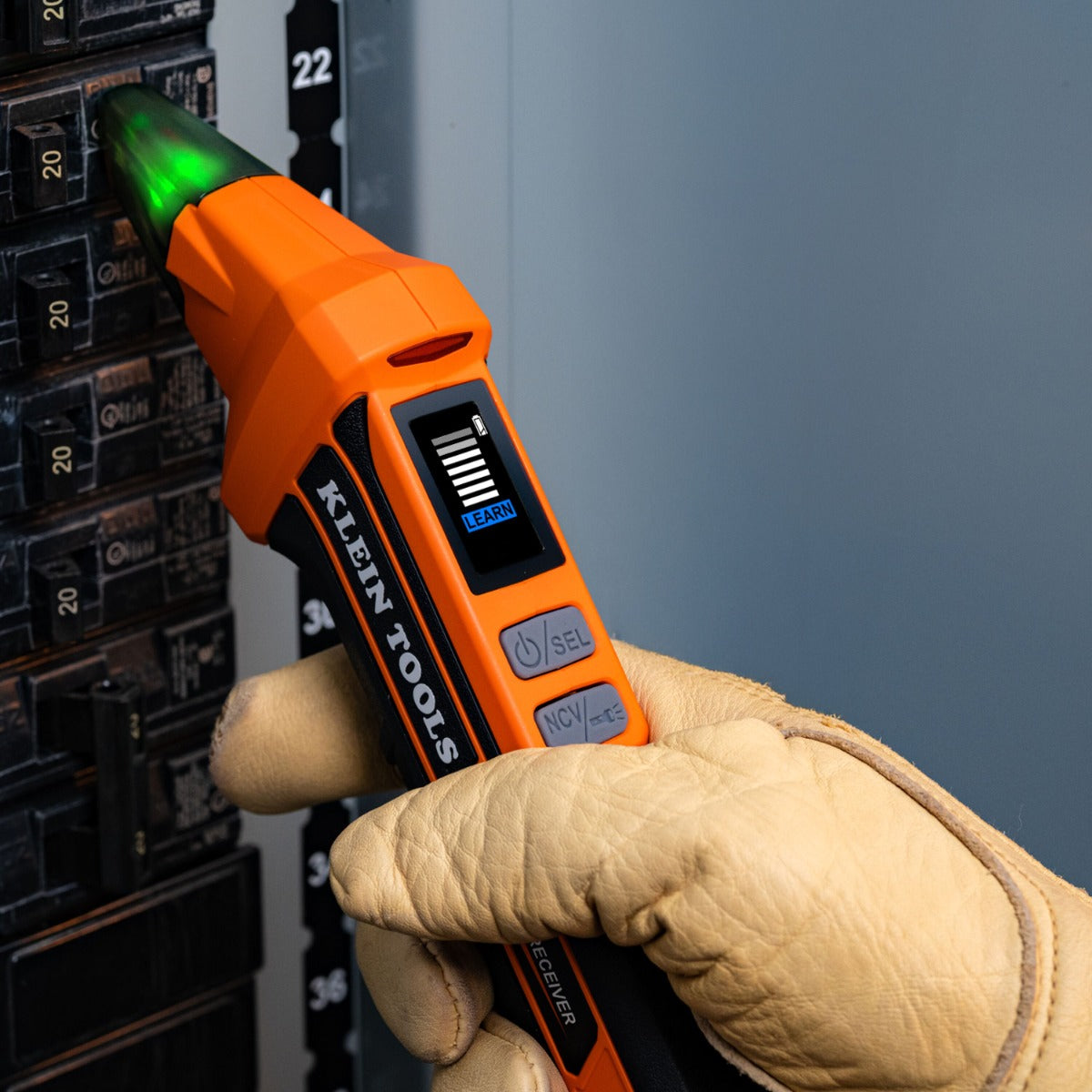 Detector digital de cortacircuitos con probador de tomacorrientes 4 en 1 ET350 Klein Tools