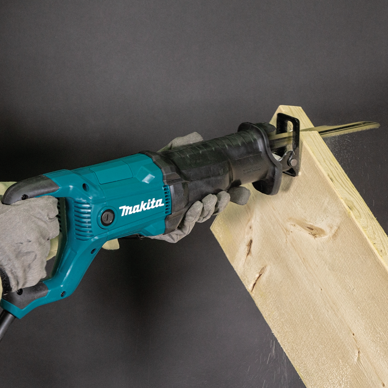 Sierra de sable 1200W  JR3051TK Makita