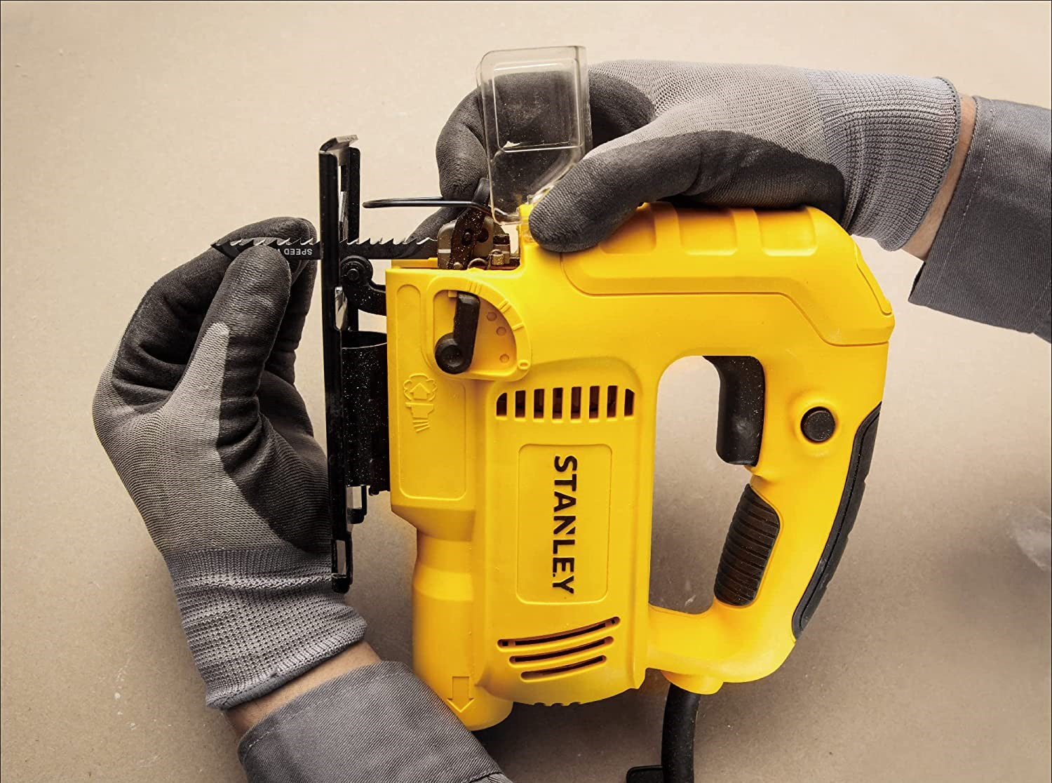 Sierra Caladora 600W VV SJ60K Stanley